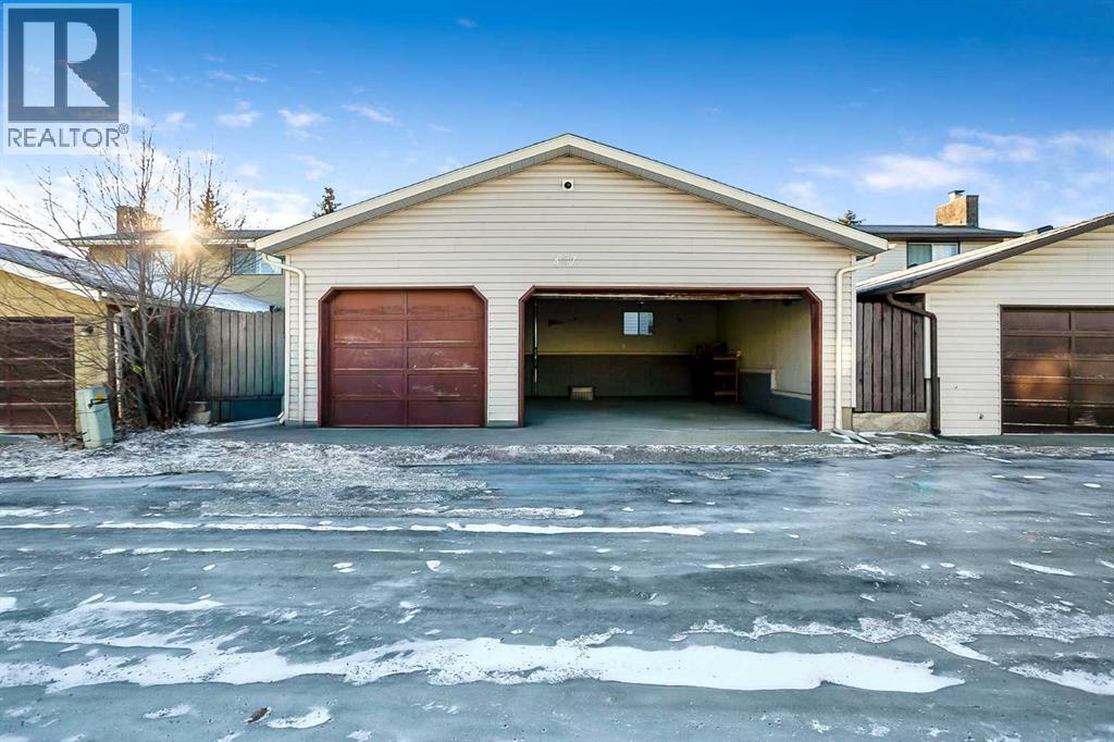 467 Berkley Crescent Nw, Calgary, Alberta  T3K 1A9 - Photo 41 - A2280704