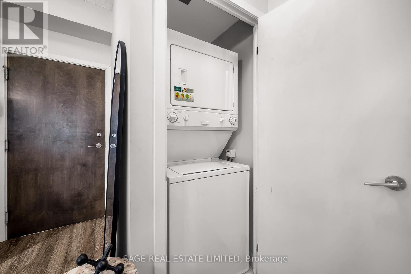 504 - 18 Harbour Street, Toronto, Ontario  M5J 2Z6 - Photo 14 - C12768312