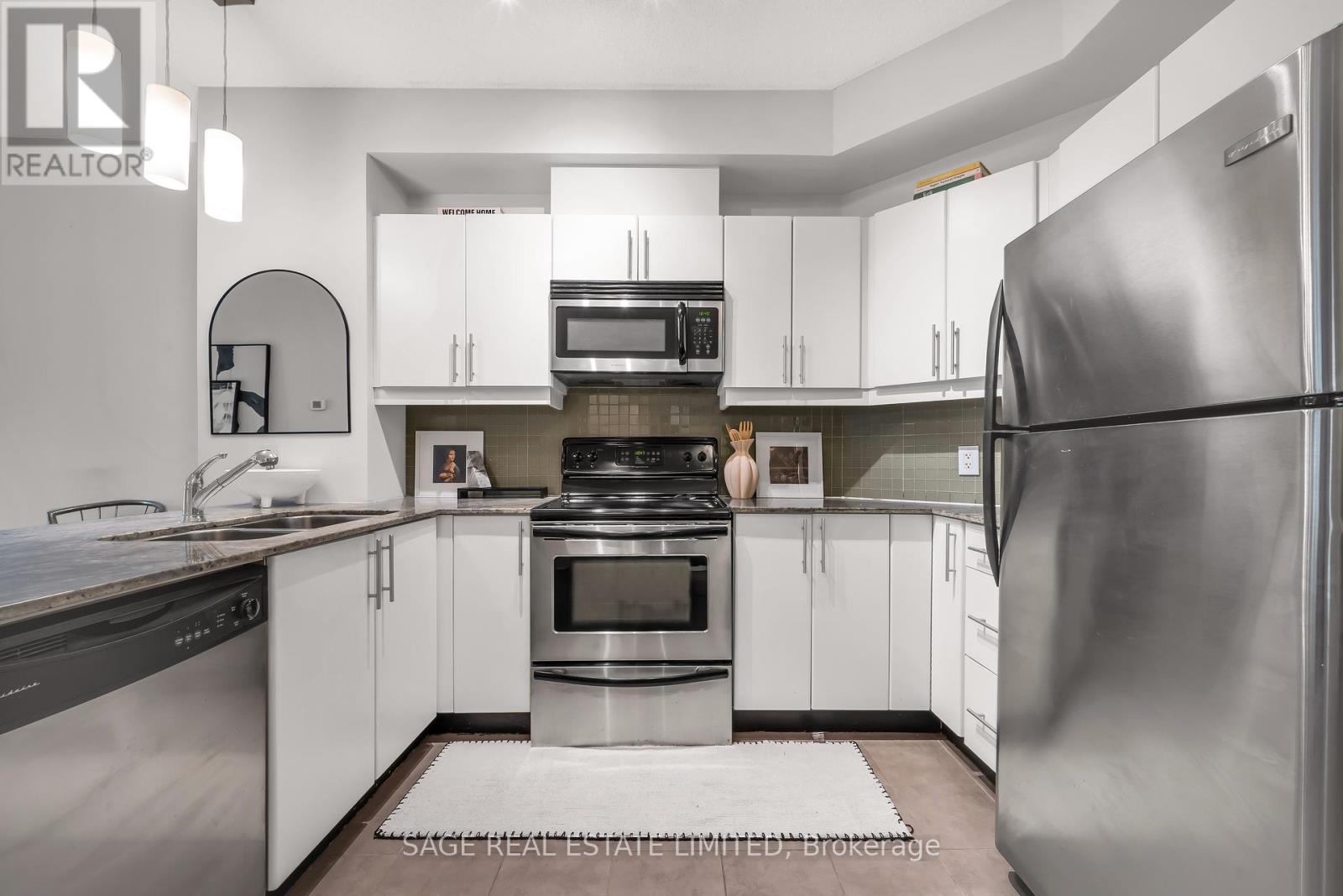 504 - 18 Harbour Street, Toronto, Ontario  M5J 2Z6 - Photo 3 - C12768312