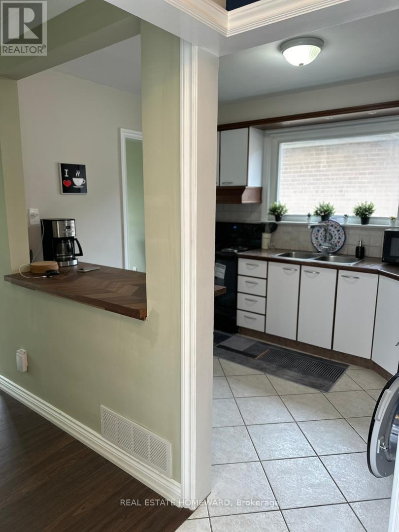 Main - 267 Homewood Avenue, Toronto (Newtonbrook West), Ontario  M2R 2N4 - Photo 4 - C12768314