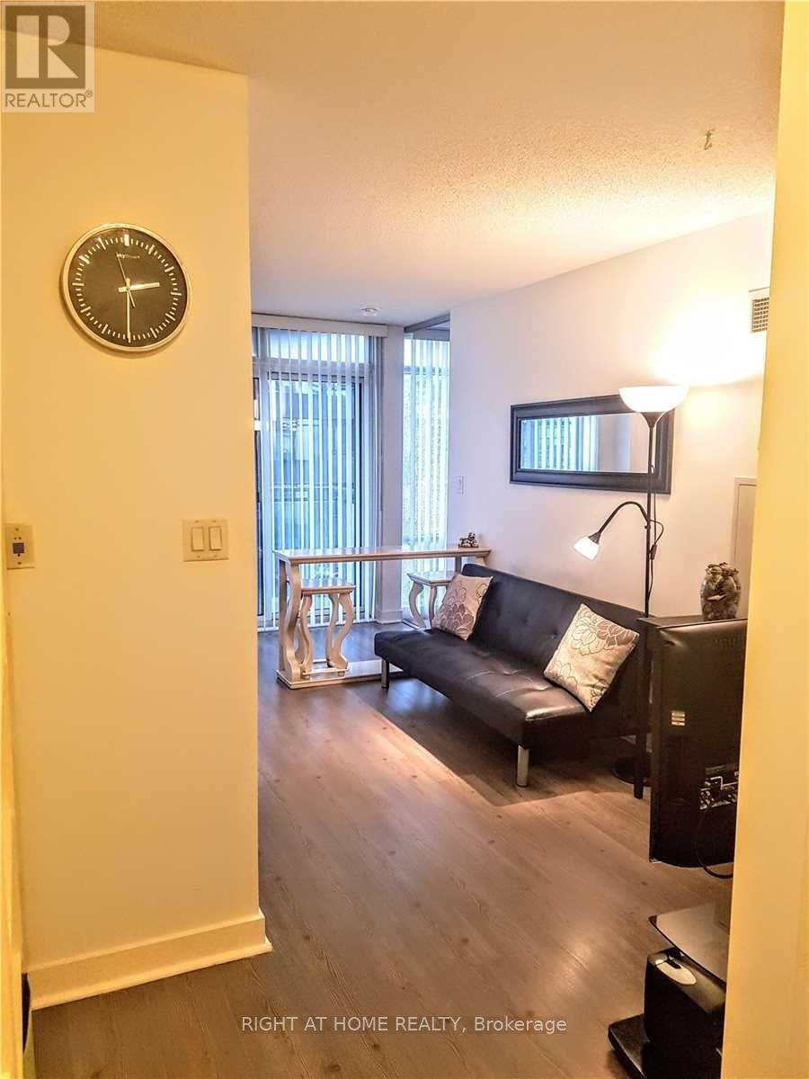 729 - 4k Spadina Avenue W, Toronto (Waterfront Communities), Ontario  M5V 3Y9 - Photo 4 - C12768322