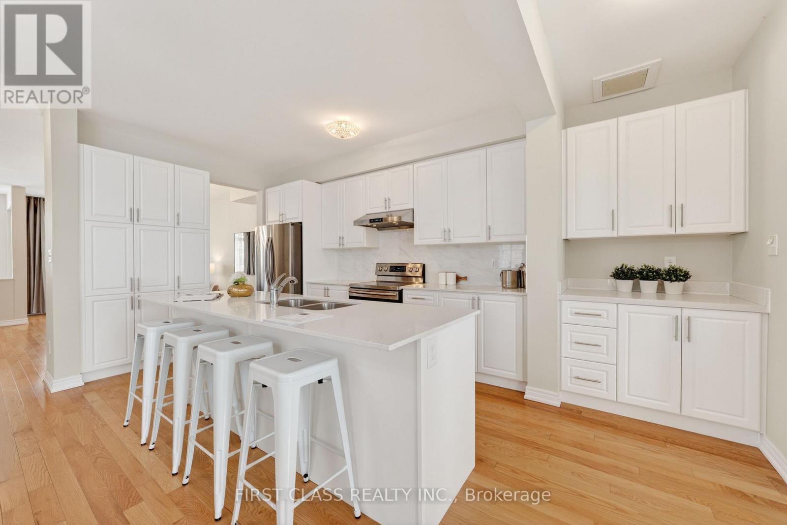 8 Elphee Lane, Markham, Ontario  L6B 0Z5 - Photo 6 - N12768338