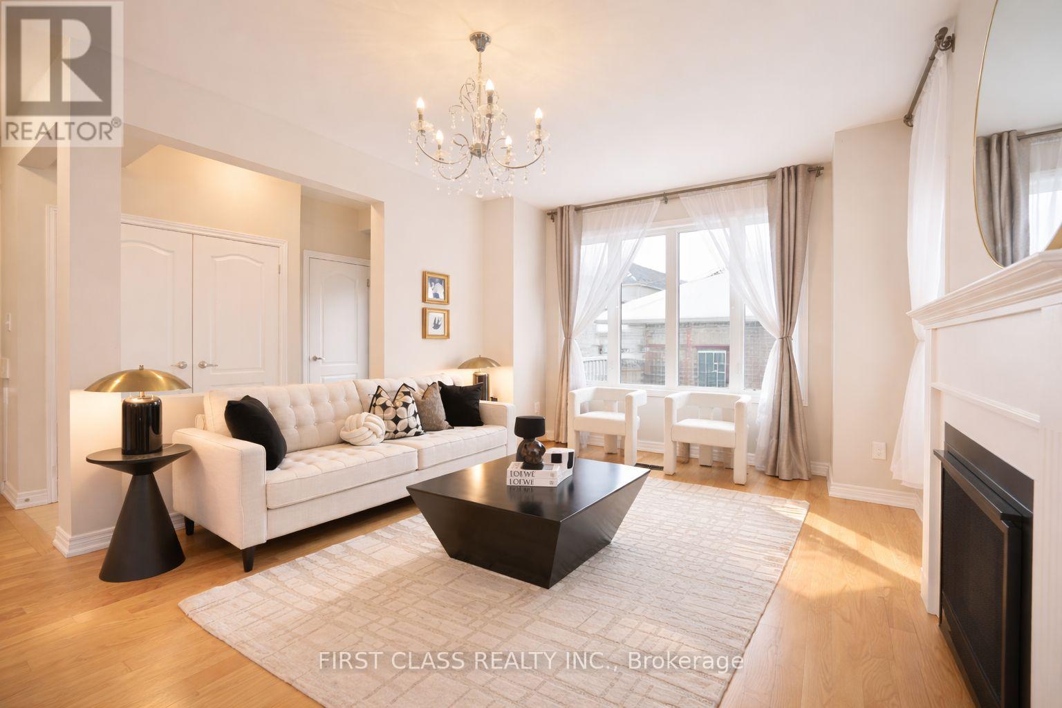 8 Elphee Lane, Markham, Ontario  L6B 0Z5 - Photo 9 - N12768338