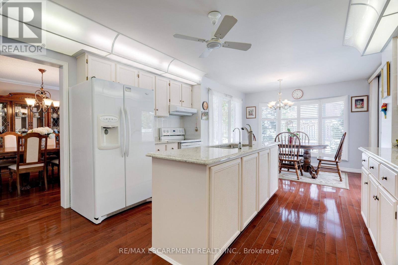 1151 Manor Road, Oakville, Ontario  L6M 1G3 - Photo 9 - W12537106