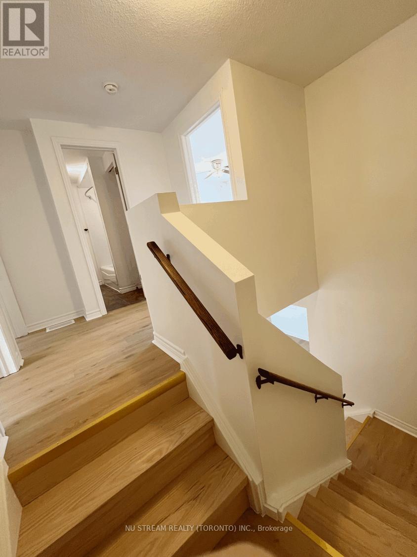 16 - 16 Ashton Crescent, Brampton, Ontario  L6S 3J9 - Photo 5 - W12768308