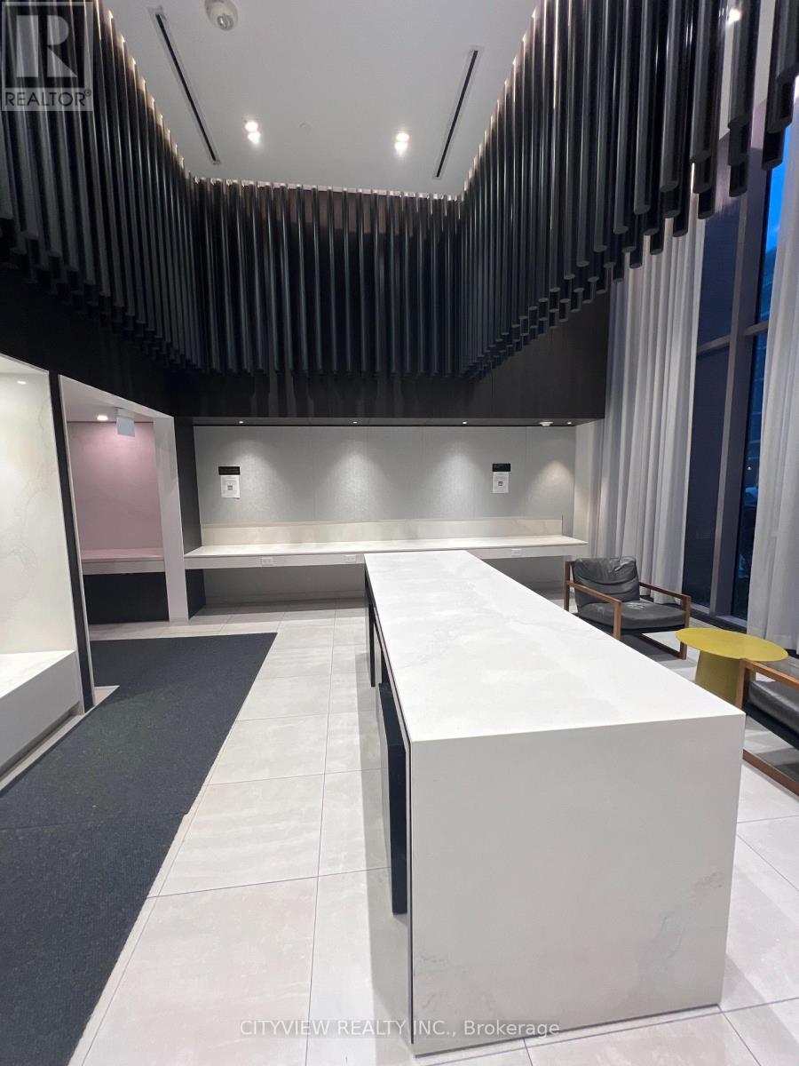 611 - 4065 Confederation Parkway, Mississauga (City Centre), Ontario  L5B 0L4 - Photo 2 - W12768320