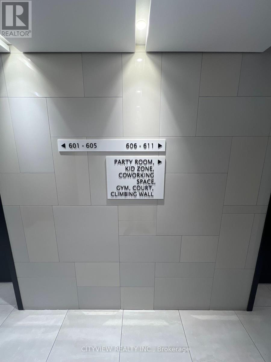 611 - 4065 Confederation Parkway, Mississauga (City Centre), Ontario  L5B 0L4 - Photo 4 - W12768320