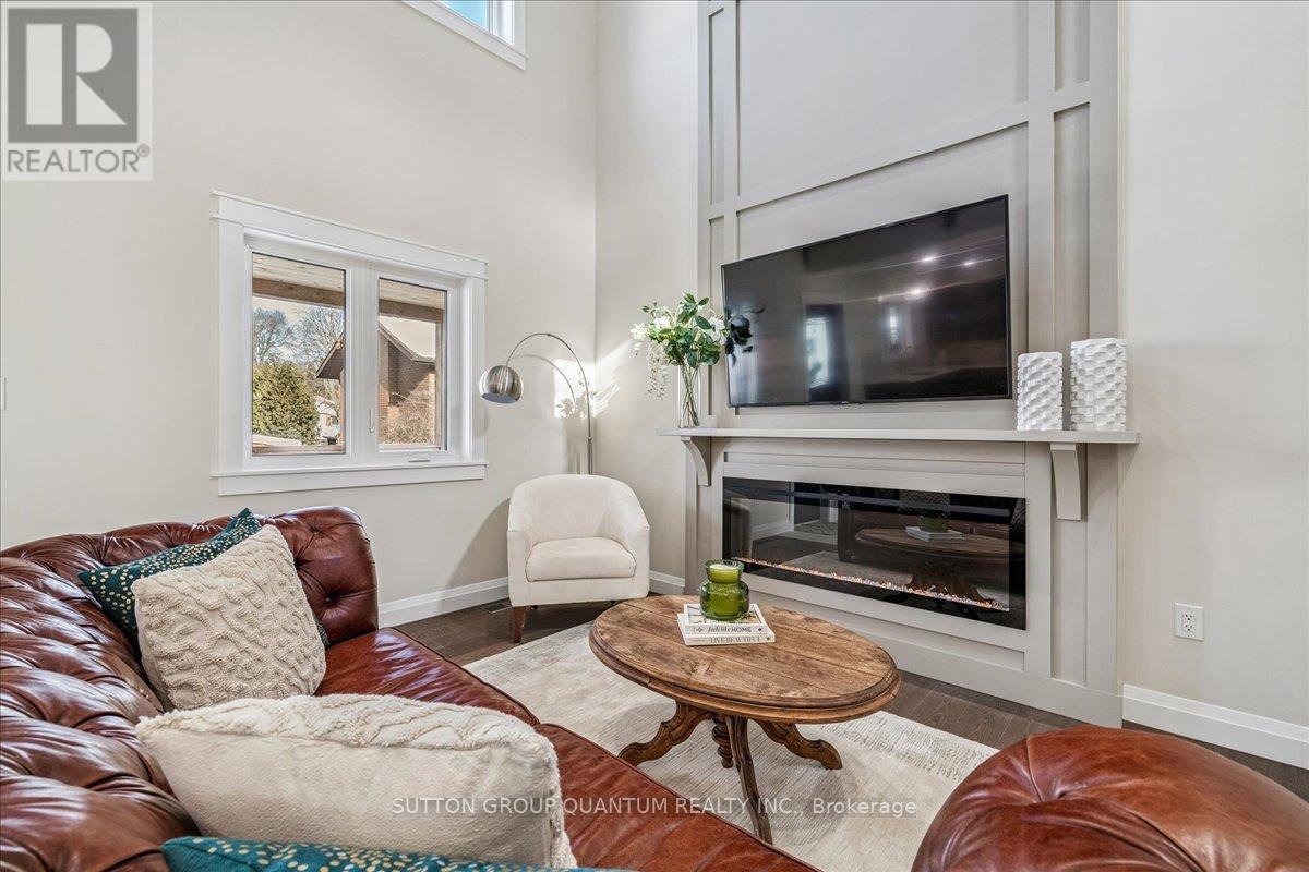 18r Pleasant Avenue, Hamilton, Ontario  L9H 3S7 - Photo 11 - X12768318