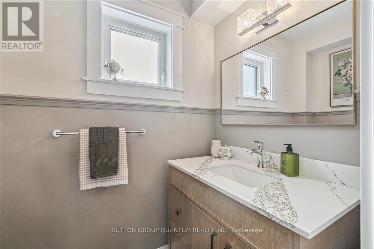 18r Pleasant Avenue, Hamilton, Ontario  L9H 3S7 - Photo 23 - X12768318