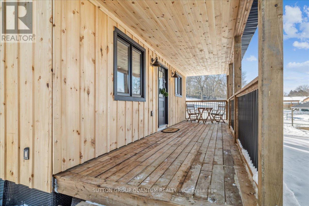 18r Pleasant Avenue, Hamilton, Ontario  L9H 3S7 - Photo 3 - X12768318