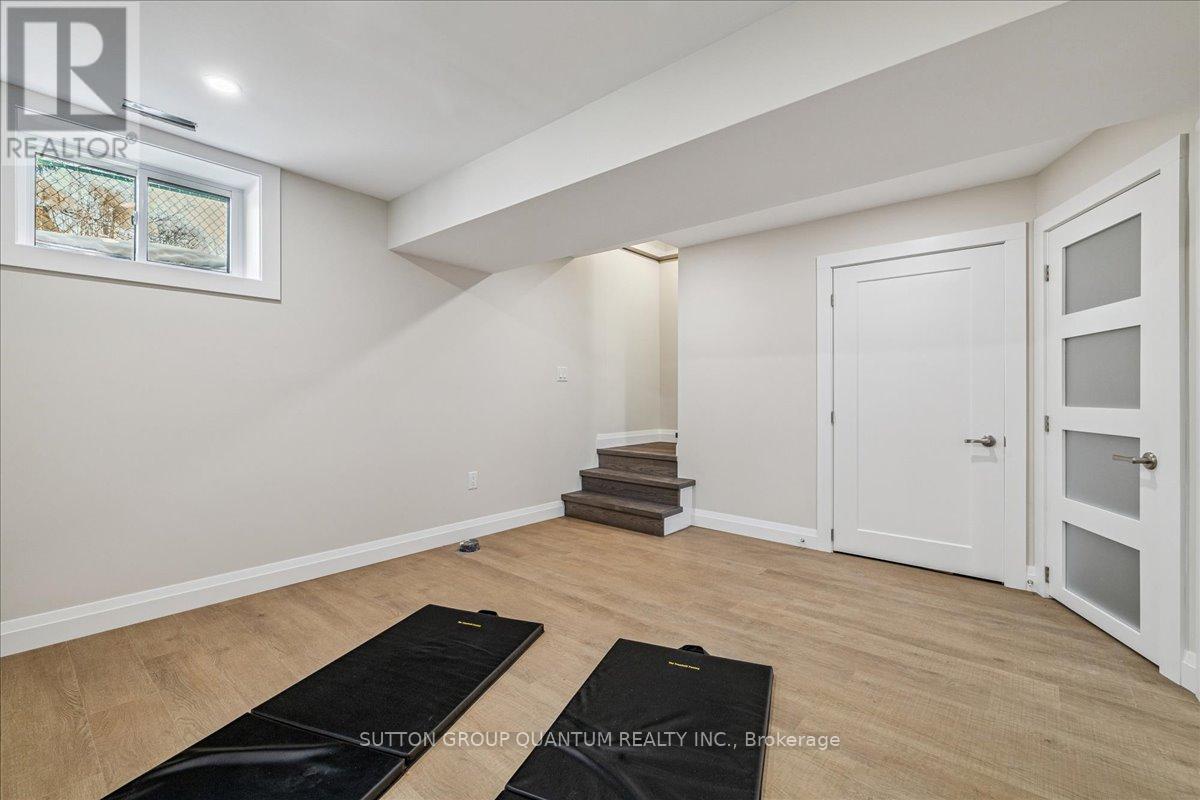 18r Pleasant Avenue, Hamilton, Ontario  L9H 3S7 - Photo 37 - X12768318