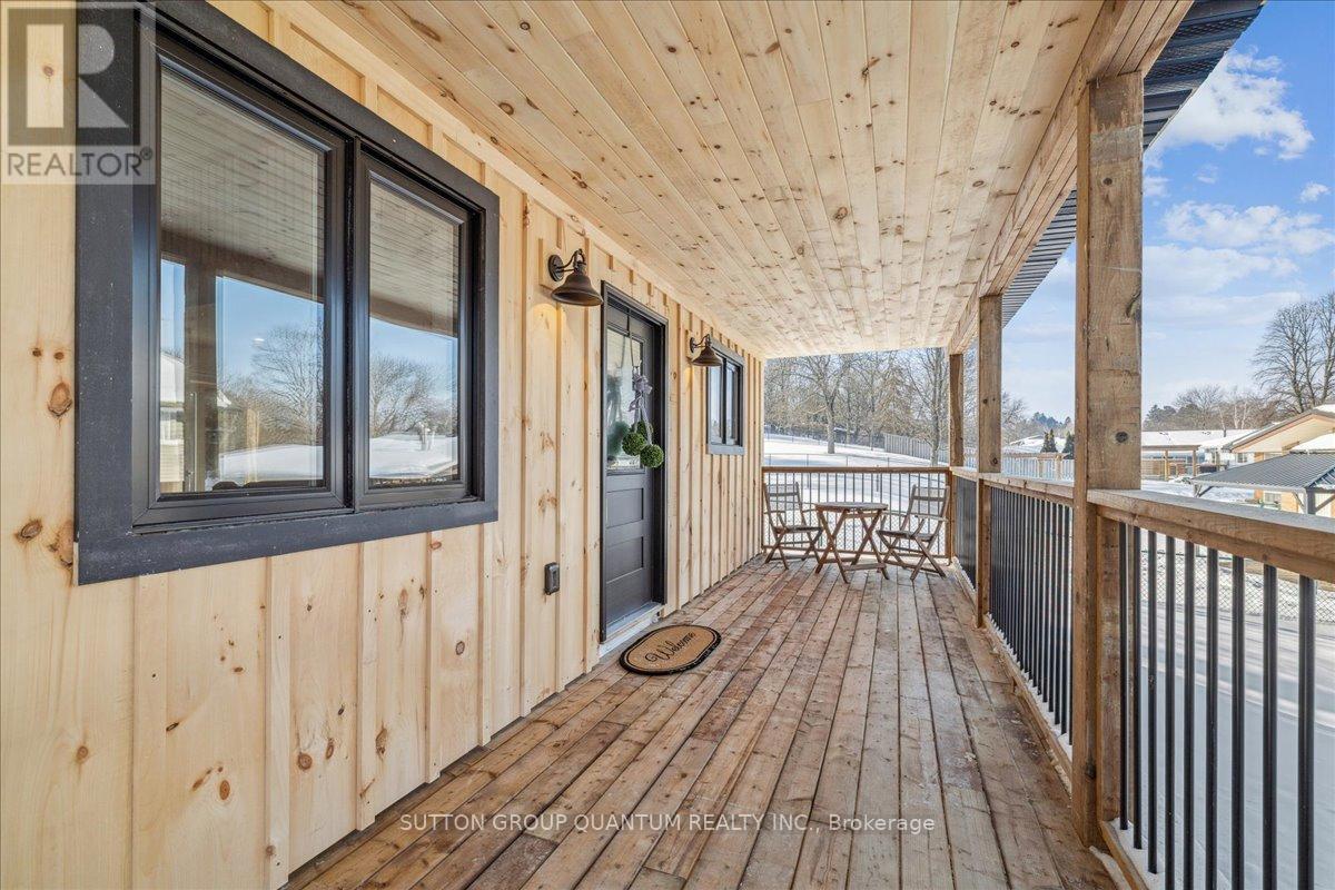 18r Pleasant Avenue, Hamilton, Ontario  L9H 3S7 - Photo 4 - X12768318