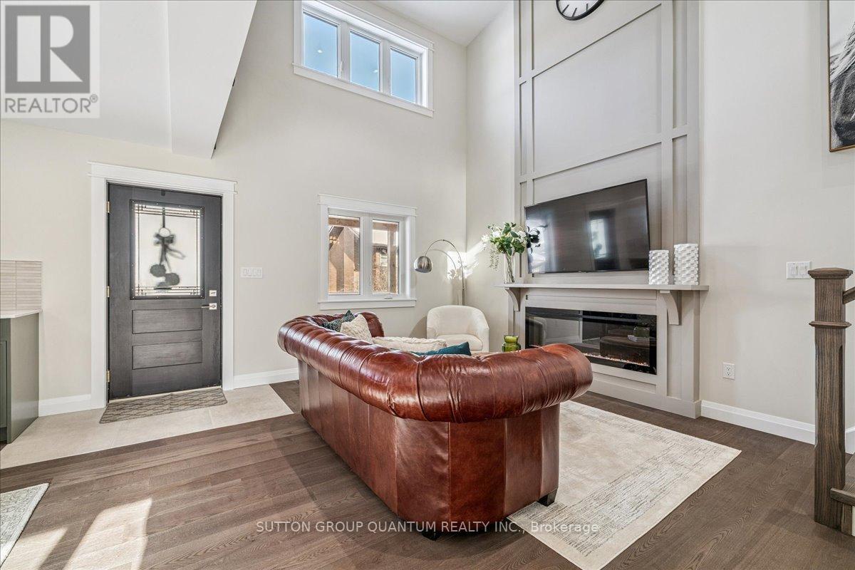 18r Pleasant Avenue, Hamilton, Ontario  L9H 3S7 - Photo 5 - X12768318