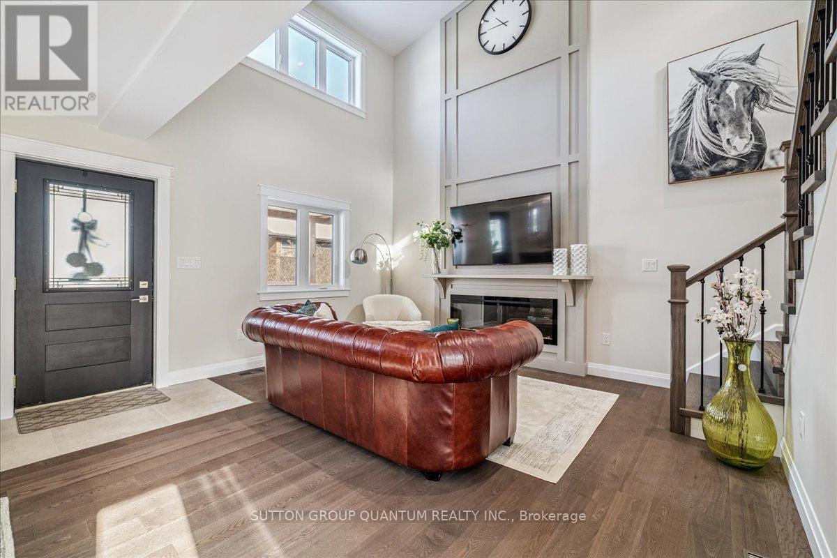 18r Pleasant Avenue, Hamilton, Ontario  L9H 3S7 - Photo 6 - X12768318