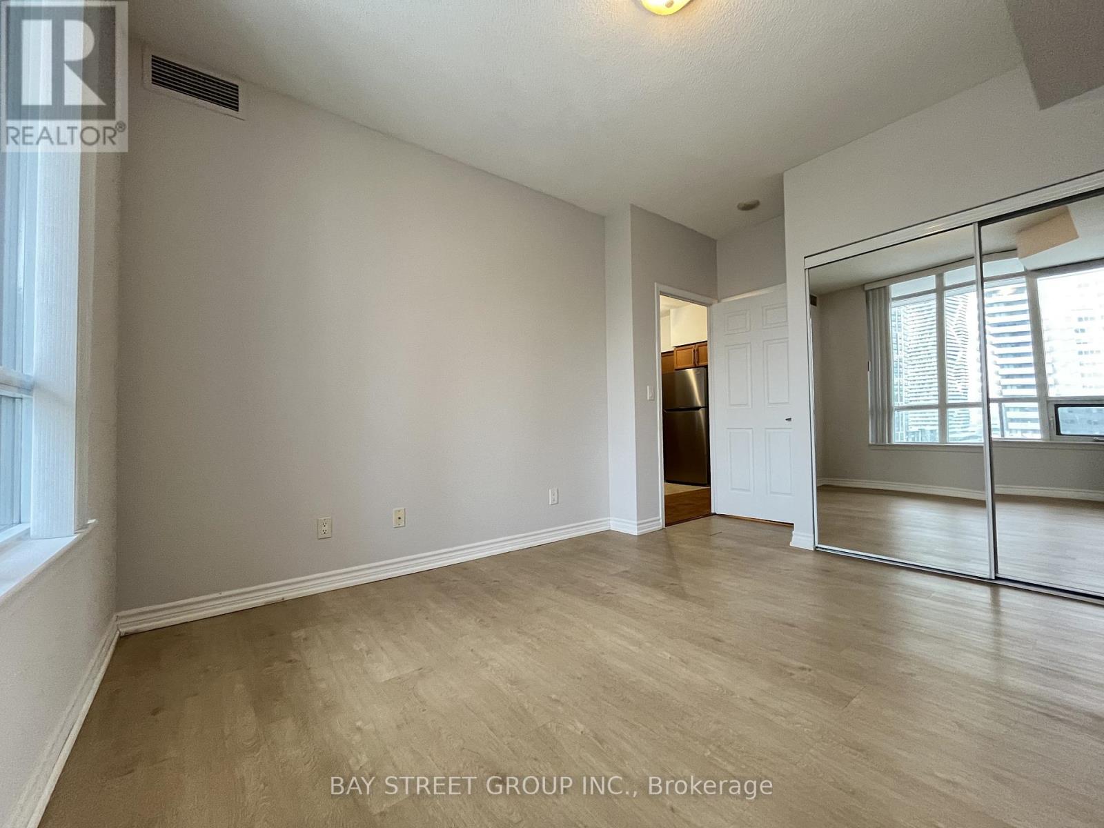 1101 - 388 Prince Of Wales Drive, Mississauga, Ontario  L5B 0A1 - Photo 12 - W12660156