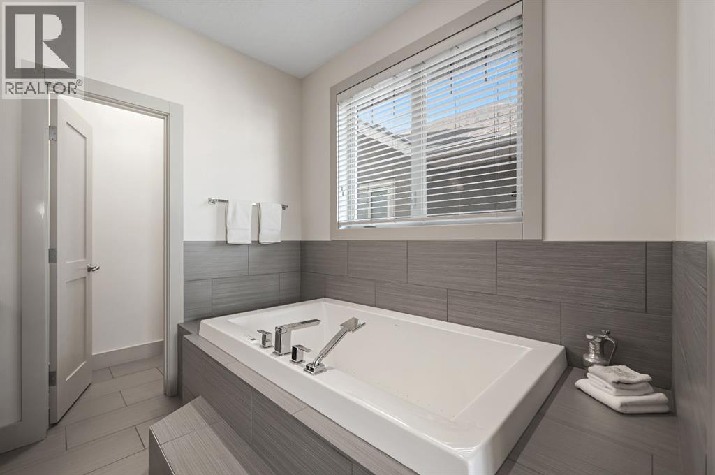 2 Wexford Crescent Sw, Calgary, Alberta  T3H 0G9 - Photo 23 - A2284395