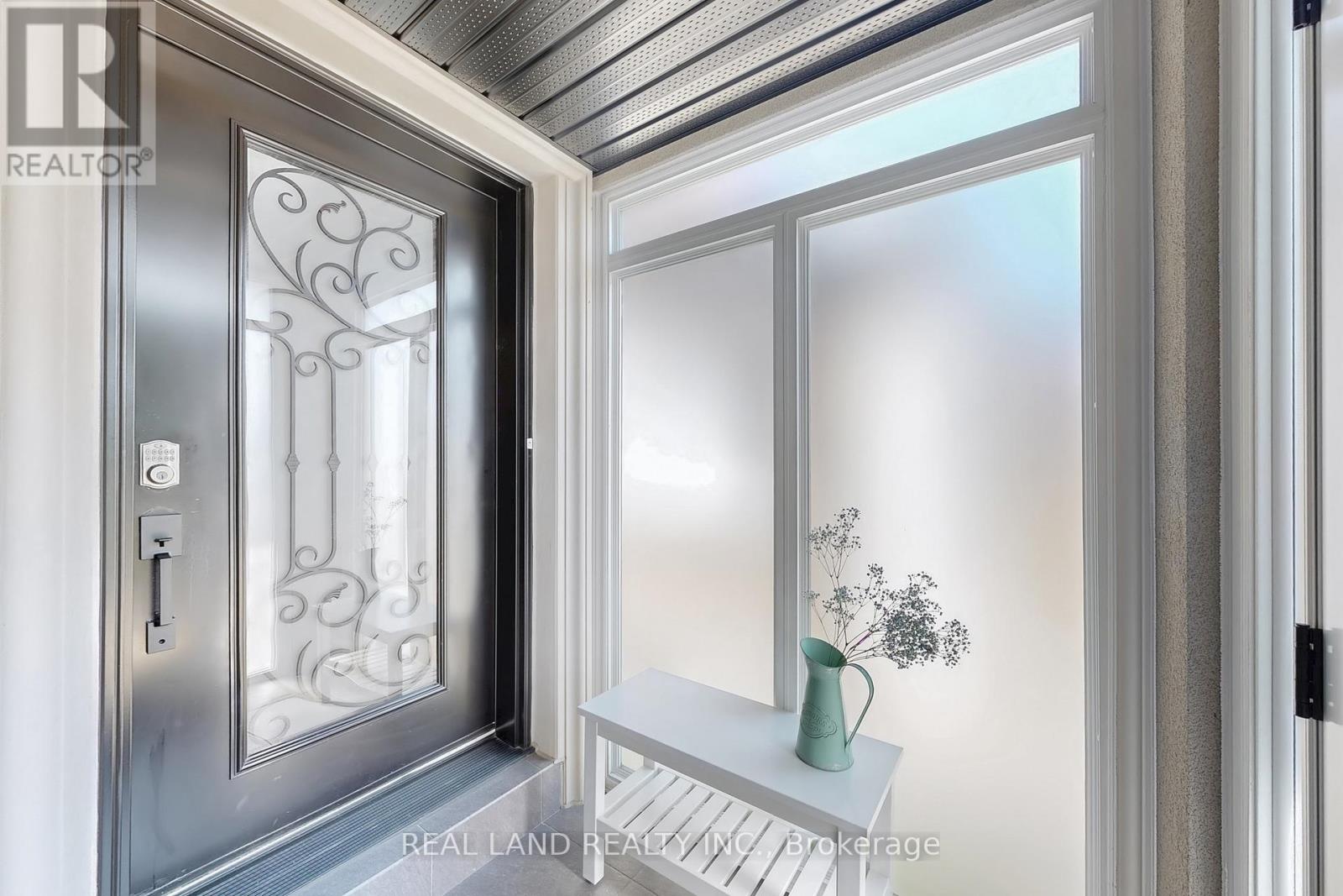 251 Glen Shields Avenue, Vaughan, Ontario  L4K 2R1 - Photo 4 - N12768342