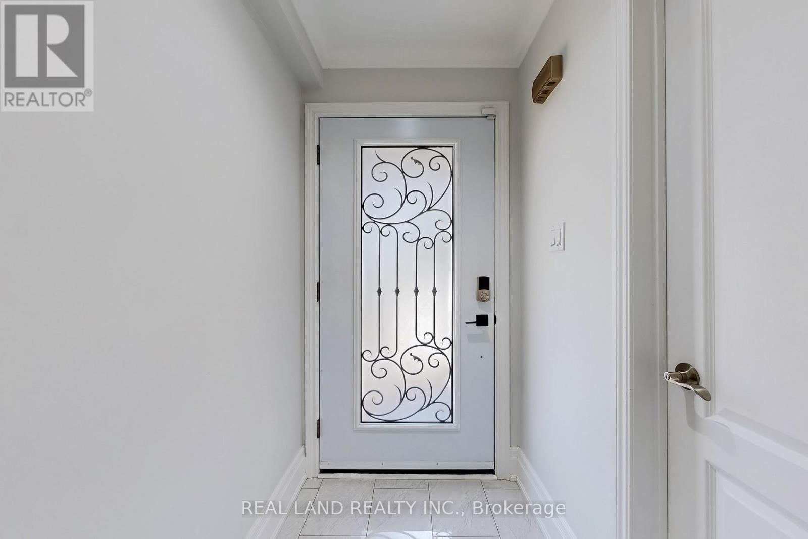 251 Glen Shields Avenue, Vaughan, Ontario  L4K 2R1 - Photo 5 - N12768342