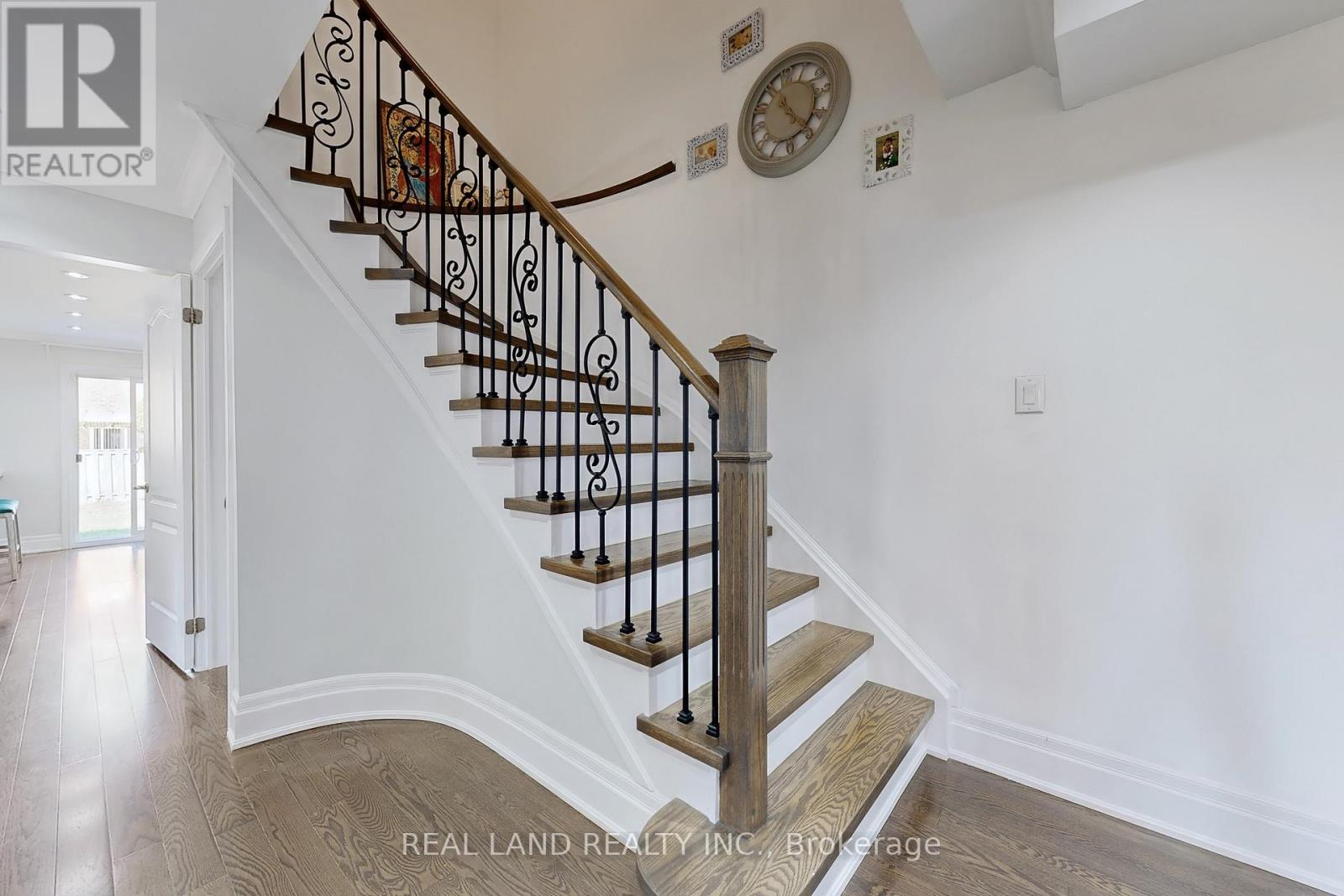 251 Glen Shields Avenue, Vaughan, Ontario  L4K 2R1 - Photo 6 - N12768342