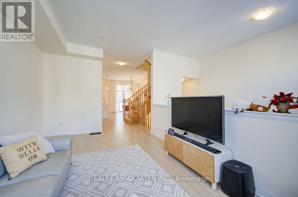 20 Kahshe Lane, Richmond Hill, Ontario  L4S 0N7 - Photo 5 - N12768350