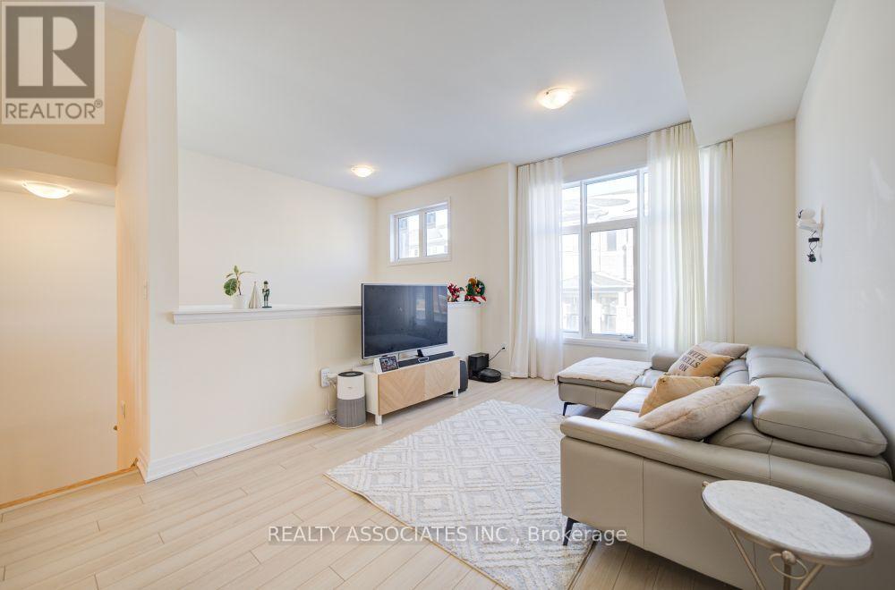 20 Kahshe Lane, Richmond Hill, Ontario  L4S 0N7 - Photo 6 - N12768350