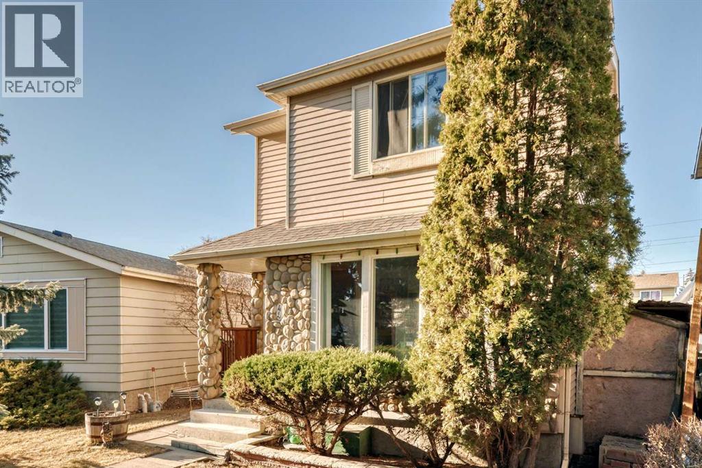 44 Erin Croft Green Se, Calgary, Alberta  T2B 2V2 - Photo 3 - A2284465