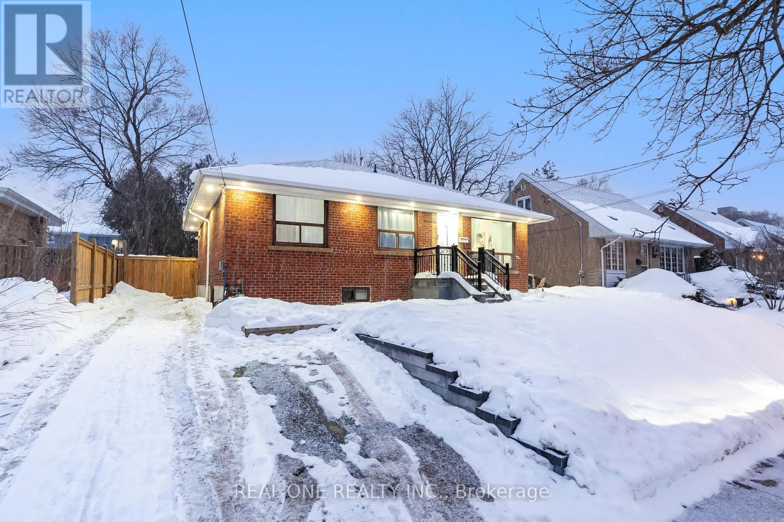 18 COURTON DRIVE, Toronto, Ontario