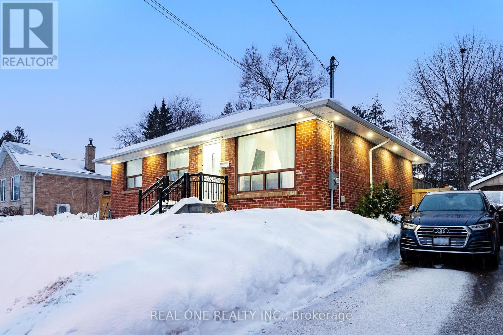 18 Courton Drive, Toronto, Ontario  M1R 1K8 - Photo 2 - E12756158