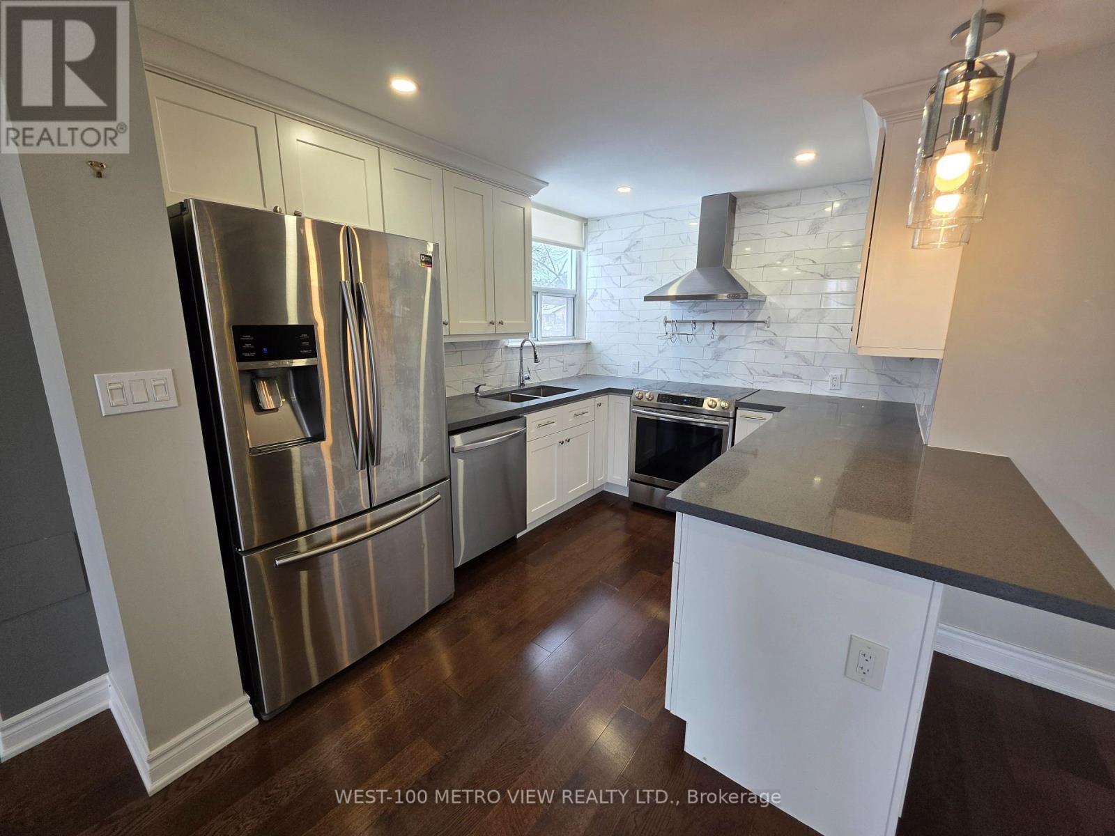 202 - 1415 Ghent Avenue, Burlington, Ontario  L7S 1X4 - Photo 2 - W12595040