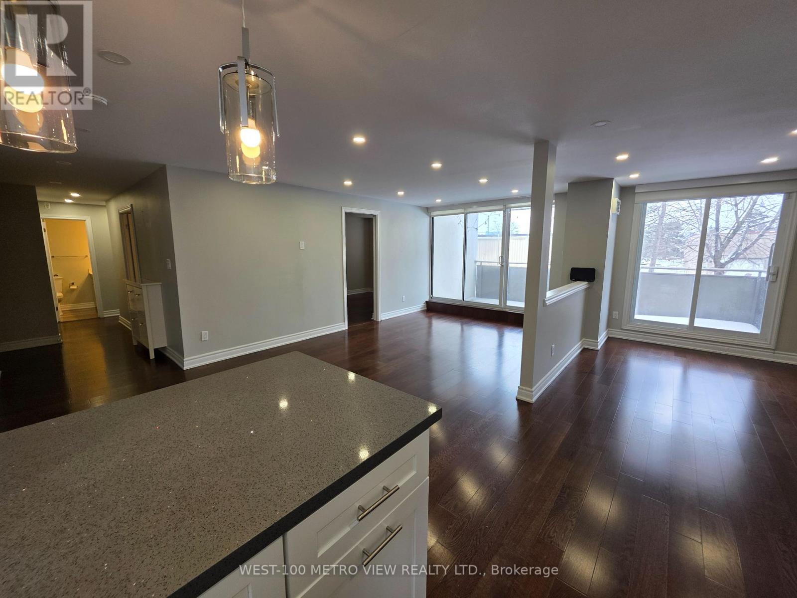 202 - 1415 Ghent Avenue, Burlington, Ontario  L7S 1X4 - Photo 3 - W12595040