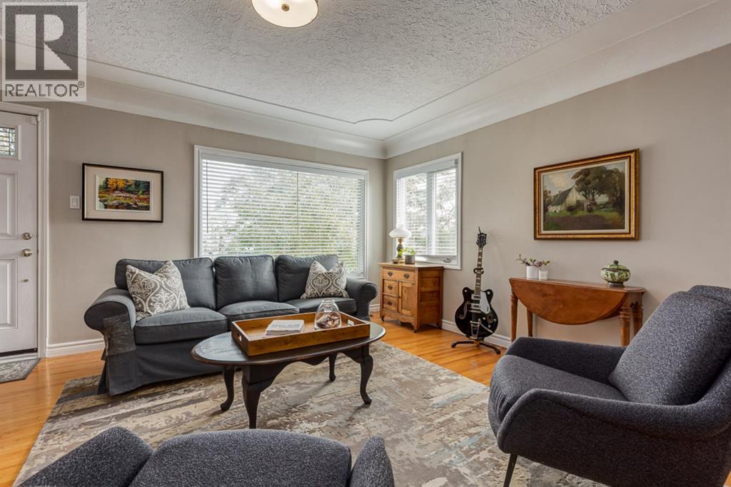 817 17 Avenue Se, Calgary, Alberta  T2G 1J2 - Photo 3 - A2279598