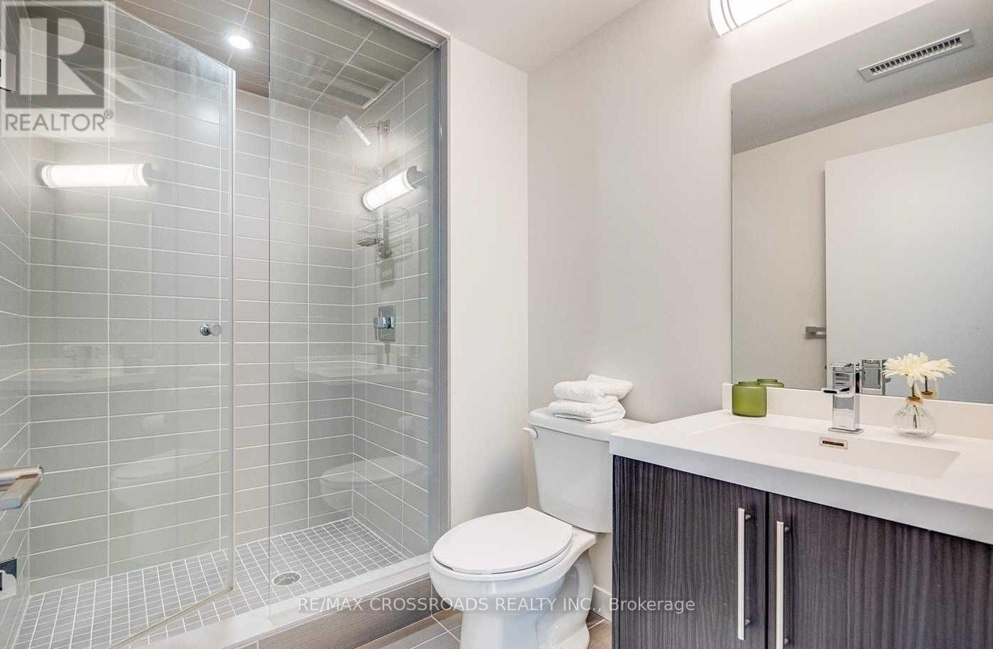 502 - 2093 Fairview Street, Burlington (Freeman), Ontario  L7R 0E6 - Photo 5 - W12768364