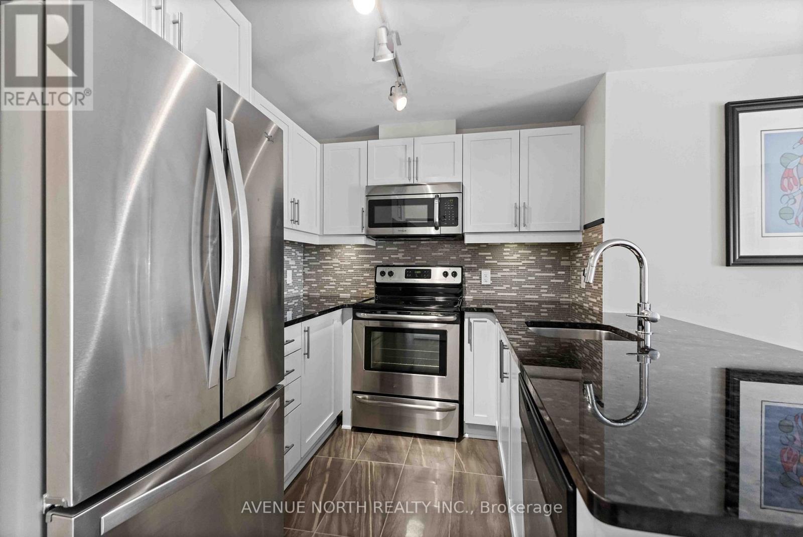 104 - 200 Winterfell Private, Ottawa, Ontario  K1G 4J1 - Photo 3 - X12768376