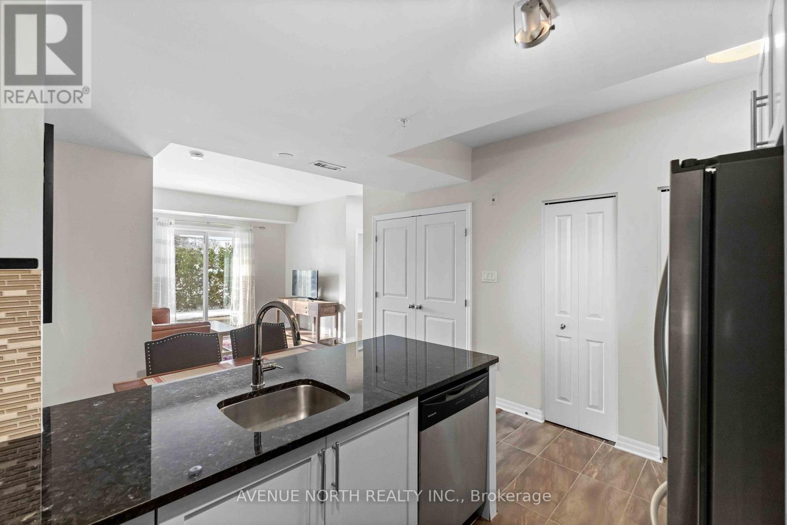 104 - 200 Winterfell Private, Ottawa, Ontario  K1G 4J1 - Photo 6 - X12768376