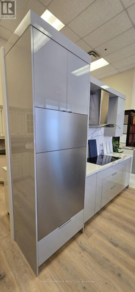 #5 - 3505 Laird Road, Mississauga, Ontario  L5L 5Y7 - Photo 4 - W12768382