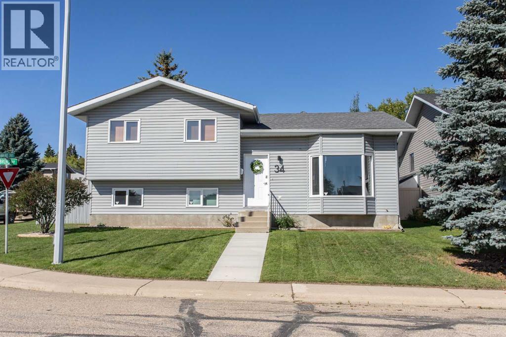 34 Bruns Bay, Lacombe, Alberta  T4L 1P2 - Photo 2 - A2284257