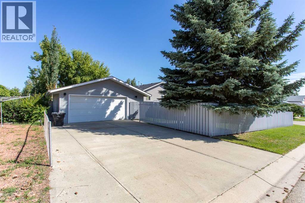 34 Bruns Bay, Lacombe, Alberta  T4L 1P2 - Photo 38 - A2284257