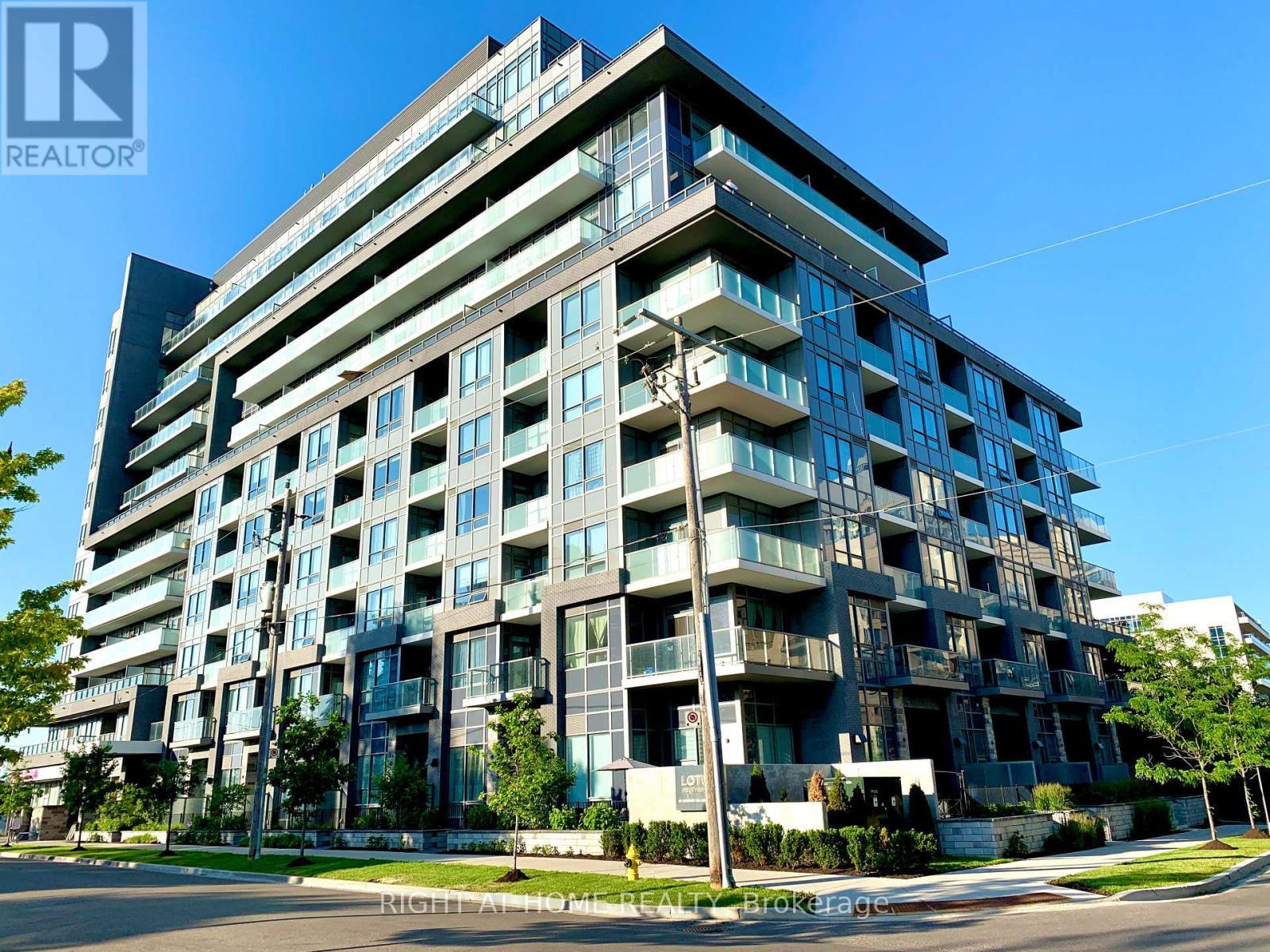 G13 - 7 KENASTON GARDENS, Toronto, Ontario