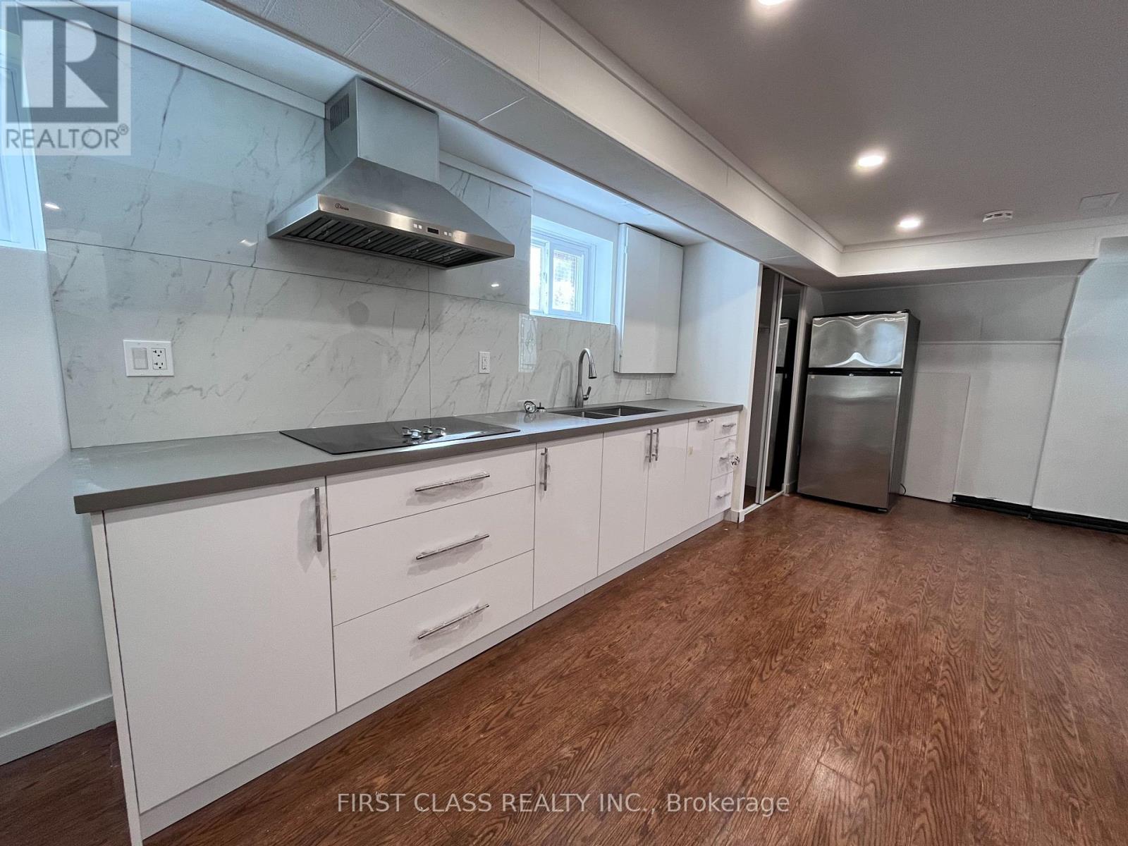 Bsm - 2571 Palisander Avenue, Mississauga (Cooksville), Ontario  L5B 2L1 - Photo 2 - W12768402