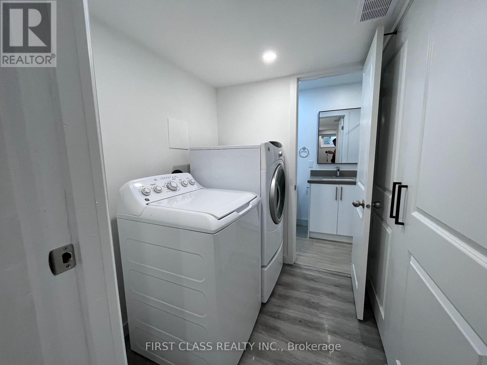 Bsm - 2571 Palisander Avenue, Mississauga (Cooksville), Ontario  L5B 2L1 - Photo 3 - W12768402