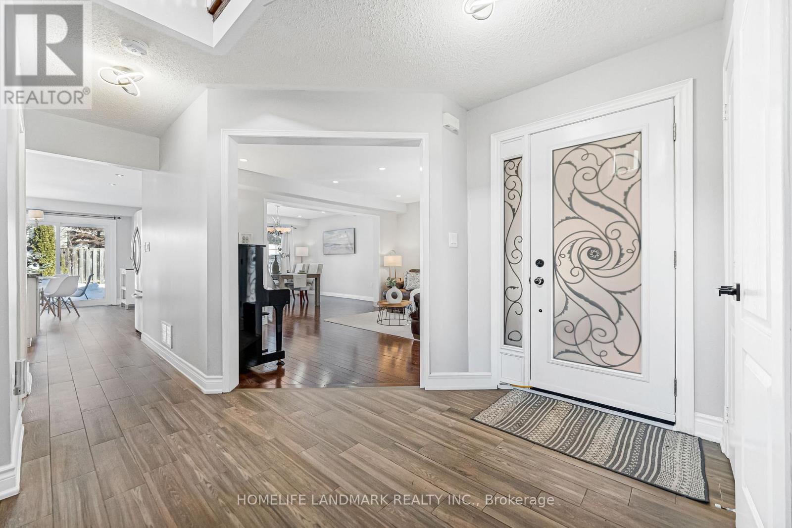 5303 Russell View Road, Mississauga, Ontario  L5M 5W1 - Photo 3 - W12766612