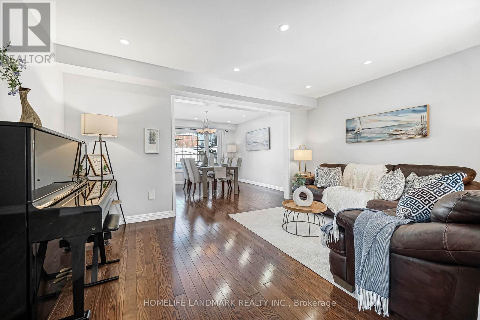 5303 Russell View Road, Mississauga, Ontario  L5M 5W1 - Photo 5 - W12766612