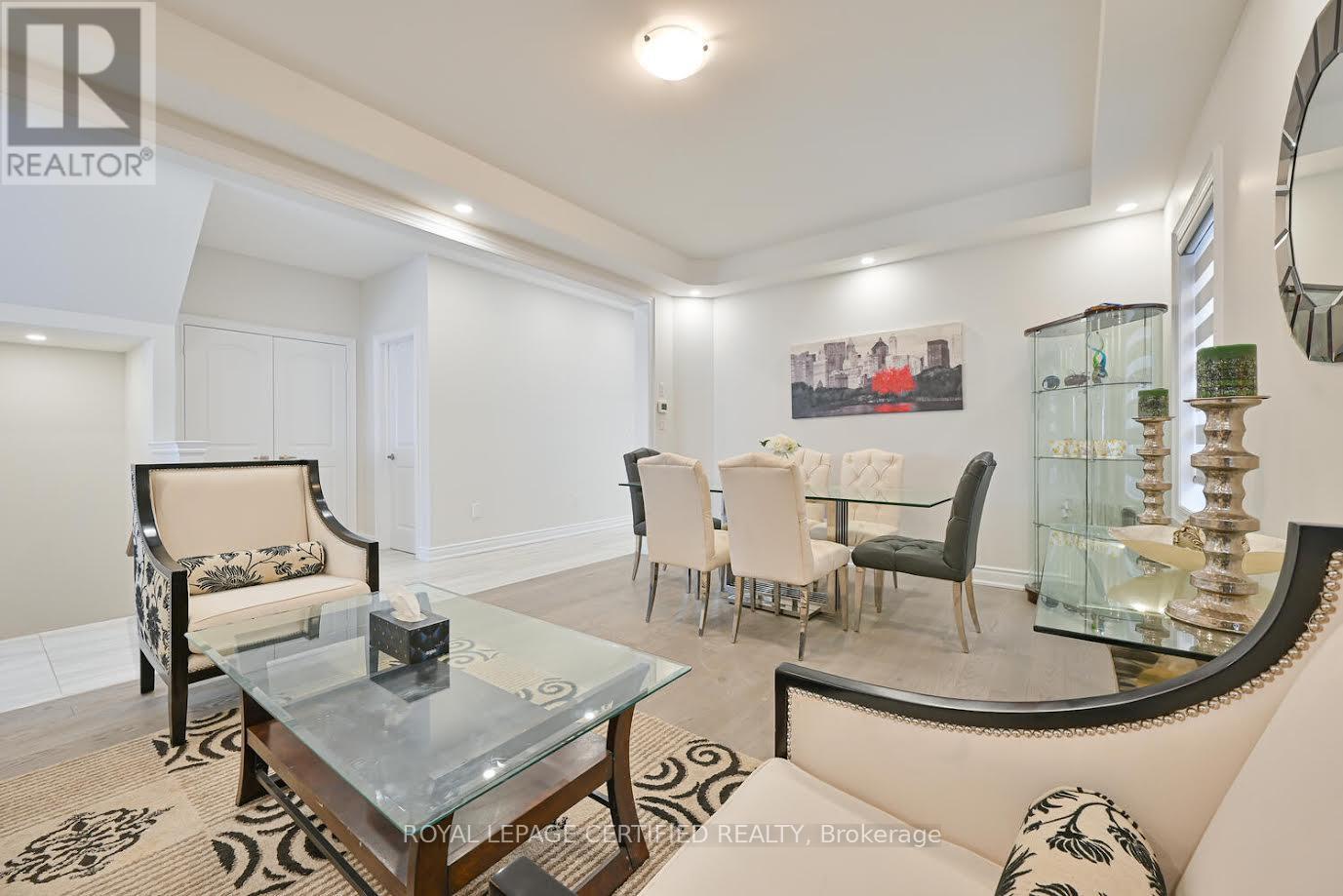 4072 Hillsborough Crescent, Oakville, Ontario  L6H 3P8 - Photo 9 - W12766924