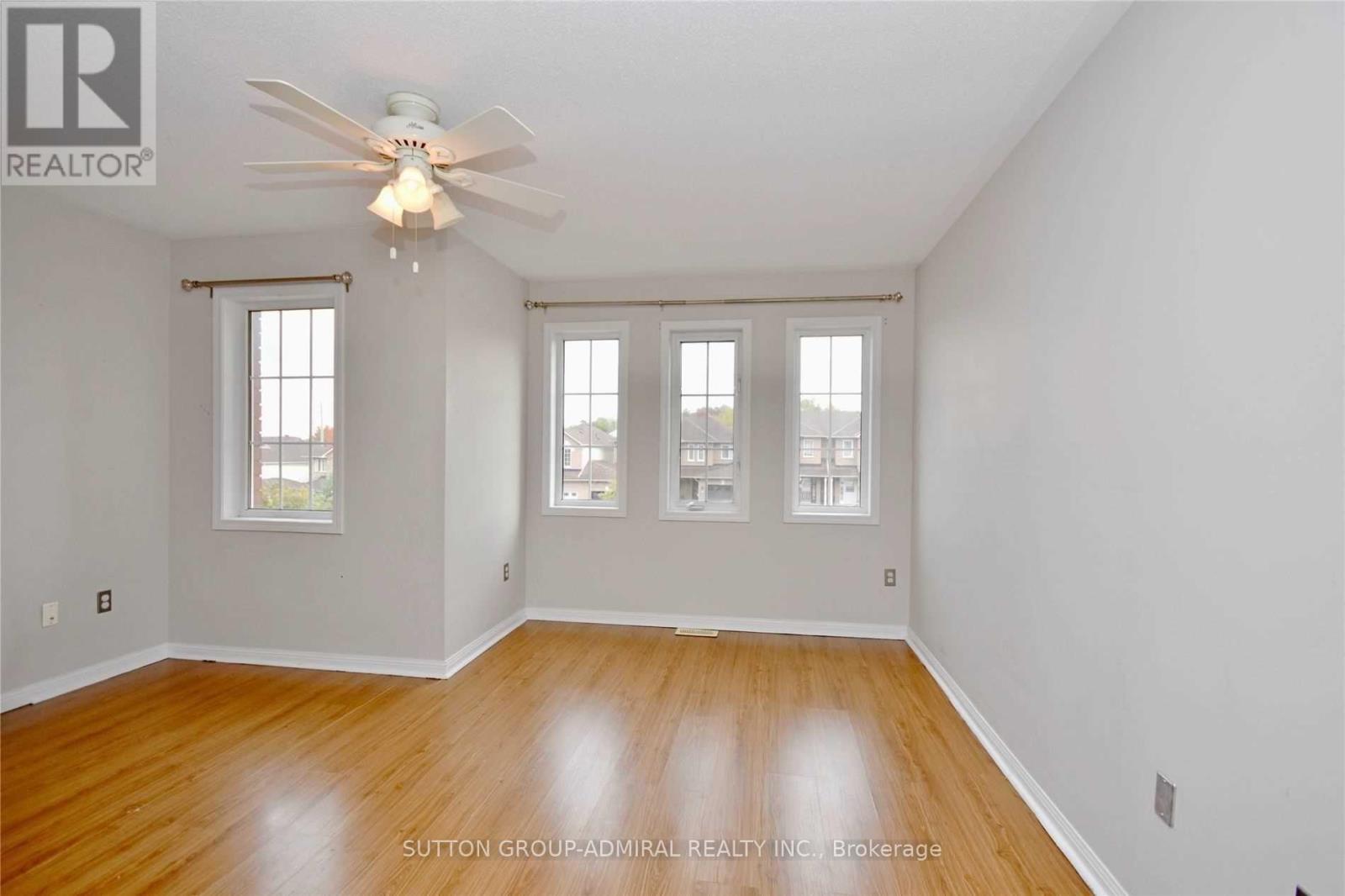 UPPER - 70 HAWTHORNE CRESCENT, barrie (ardagh), Ontario