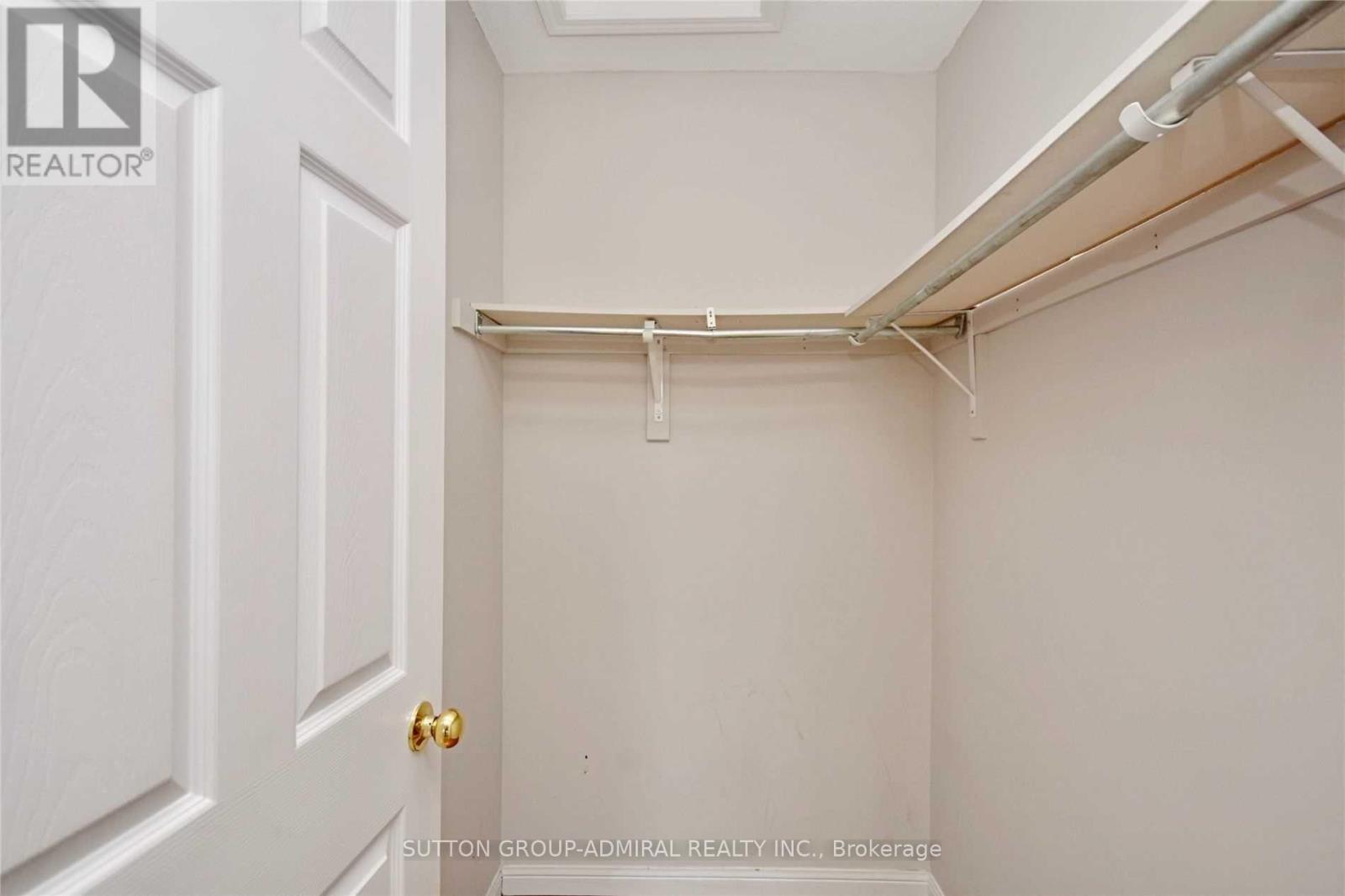 Upper - 70 Hawthorne Crescent, Barrie (Ardagh), Ontario  L4N 9Y8 - Photo 10 - S12768416