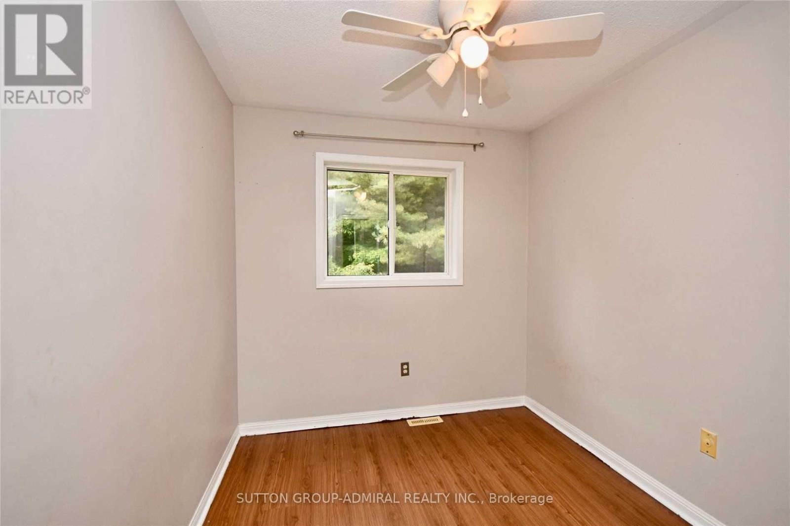 Upper - 70 Hawthorne Crescent, Barrie (Ardagh), Ontario  L4N 9Y8 - Photo 11 - S12768416