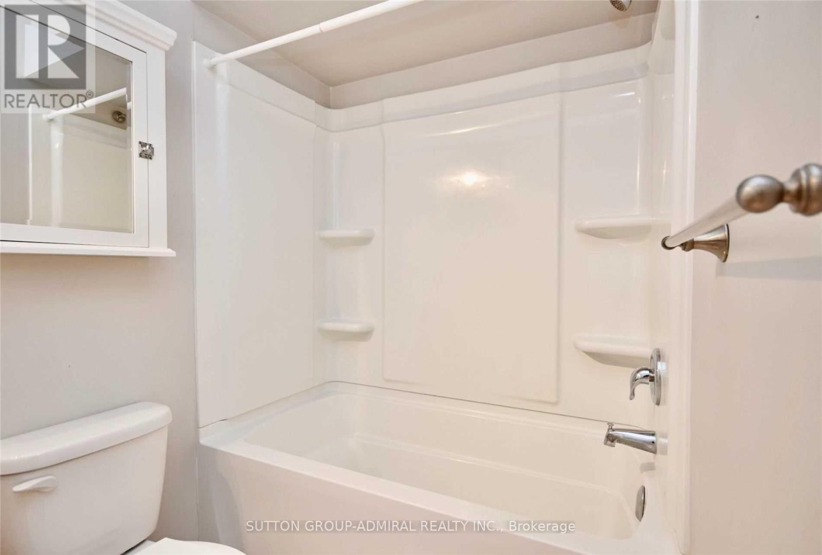 Upper - 70 Hawthorne Crescent, Barrie (Ardagh), Ontario  L4N 9Y8 - Photo 12 - S12768416