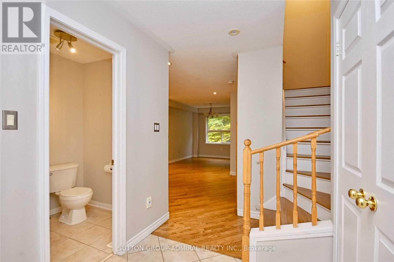 Upper - 70 Hawthorne Crescent, Barrie (Ardagh), Ontario  L4N 9Y8 - Photo 4 - S12768416