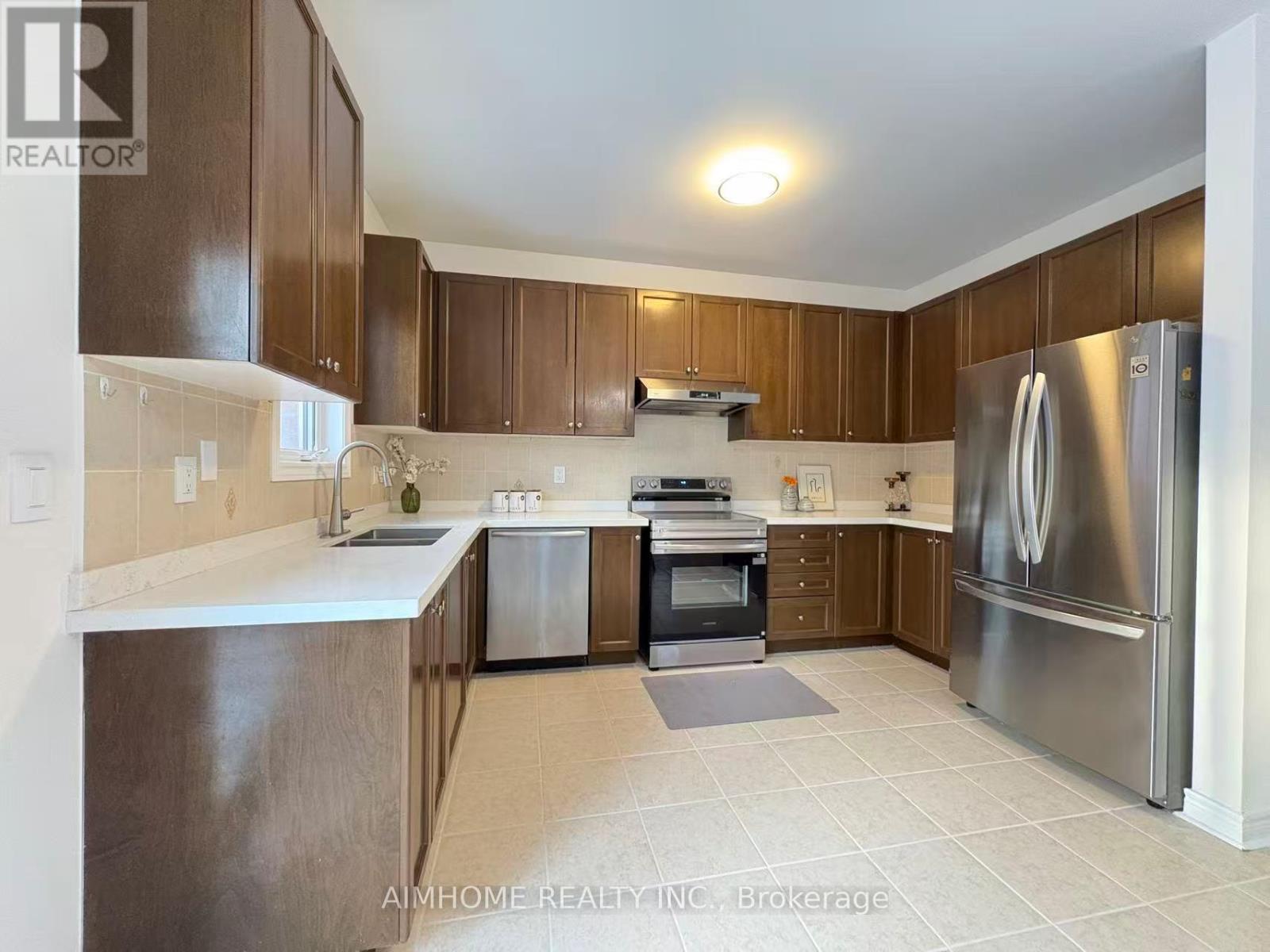 2 Wheatsheaf Street, Richmond Hill, Ontario  L4E 5B4 - Photo 11 - N12768424