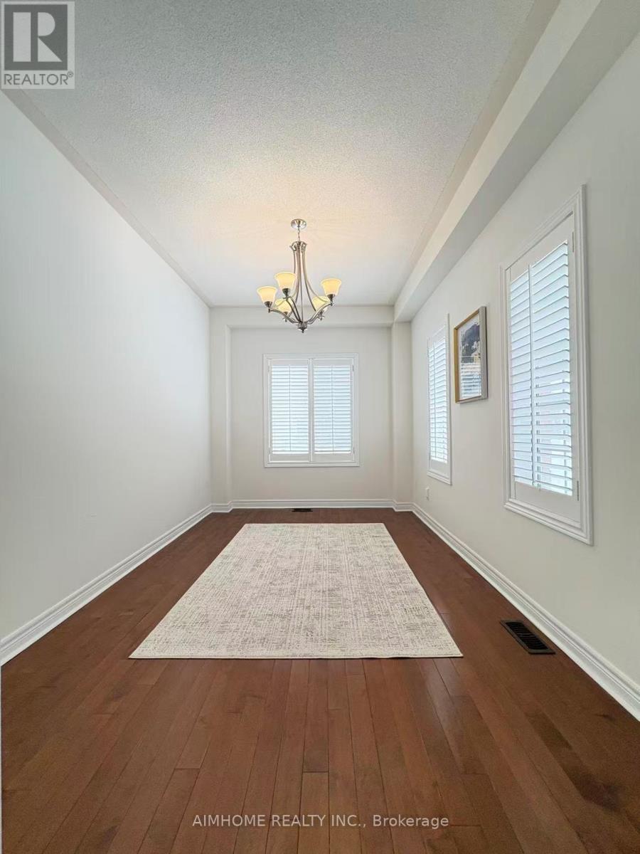 2 Wheatsheaf Street, Richmond Hill, Ontario  L4E 5B4 - Photo 12 - N12768424